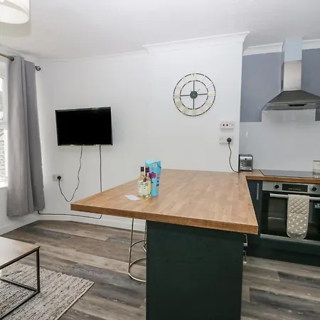 5b Queen Street Apartment *
