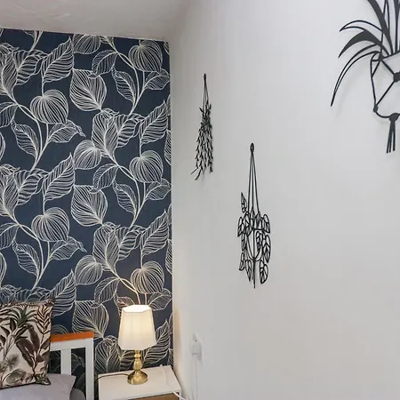5b Queen Street Apartment *