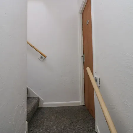 5b Queen Street *